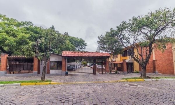 Casa em Condomínio no Jardim Ypu de 2 dormitórios e vaga DESOCUPADA