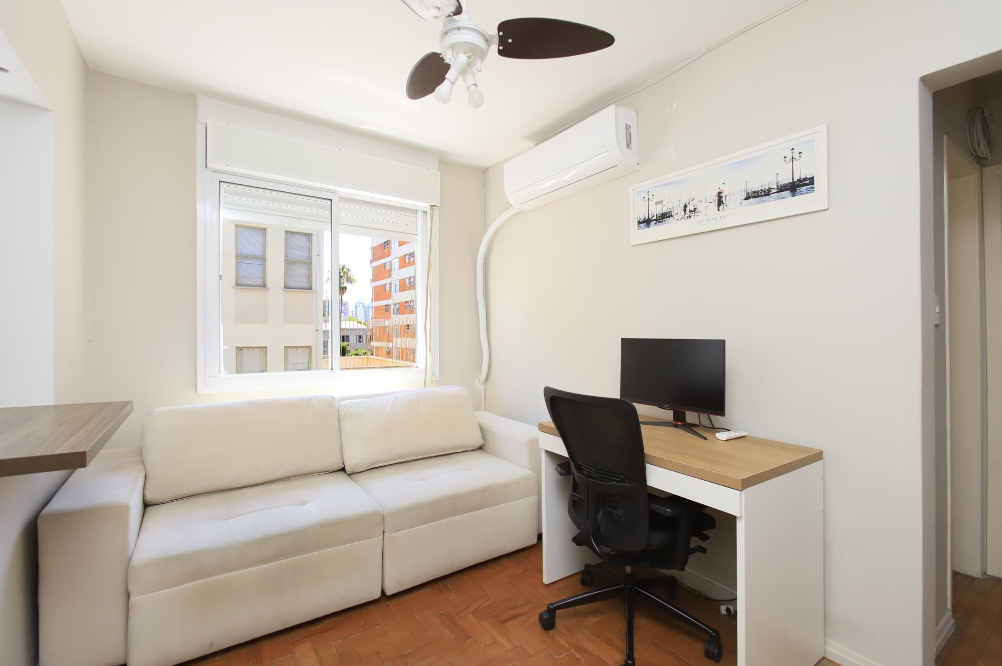 Apartamento, 1 dormitório no bairro Menino Deus em Porto Alegre para Comprar