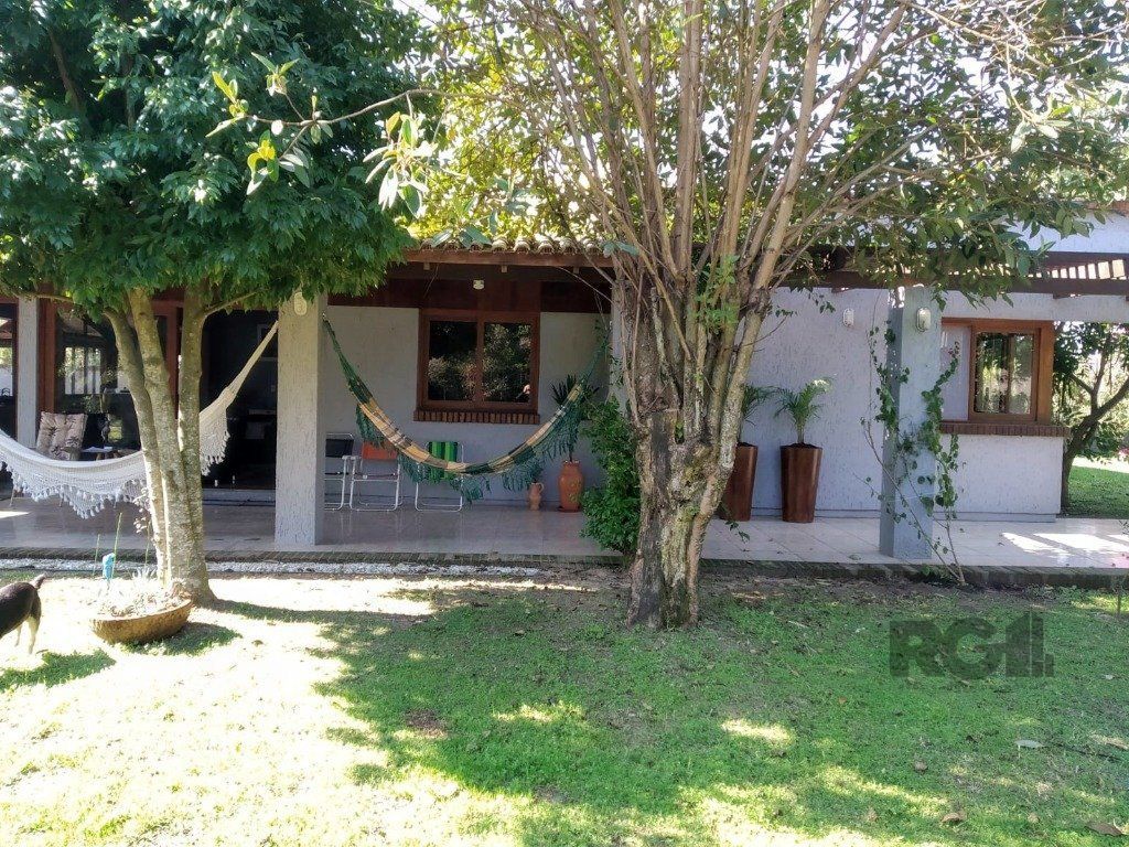 Casa de Condomínio à venda com 3 quartos, 221m² - Foto 2