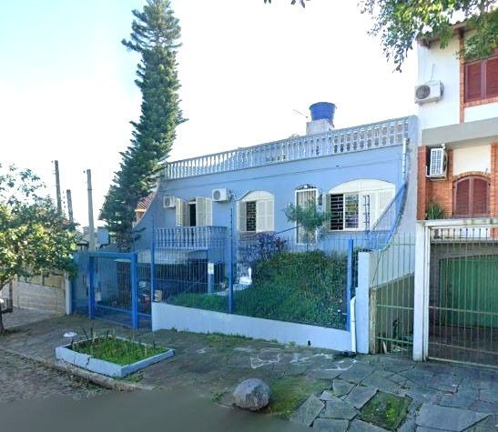 Casa, 4 dormitórios no bairro Vila Ipiranga em Porto Alegre para Comprar