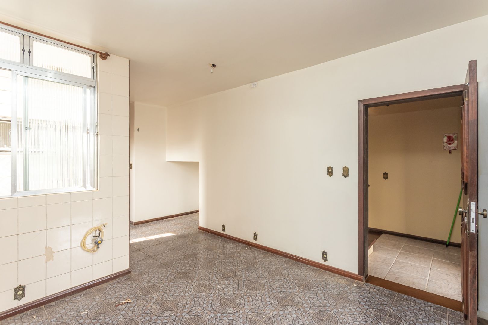 Casa Comercial à venda com 4 quartos, 450m² - Foto 7