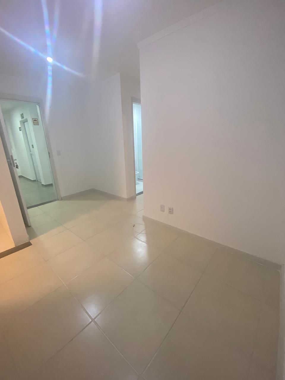 Apartamento no bairro Tristeza de 2 dormitórios e vaga DESOCUPADO