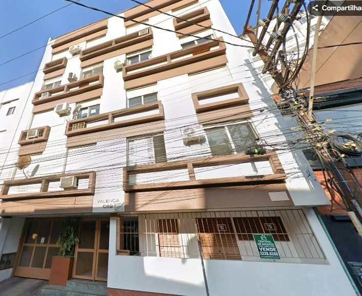 Excelente cobertura localizada na Rua Sarmento Leite, reformada a menos de anos,  com excelente área privativa de 112m².