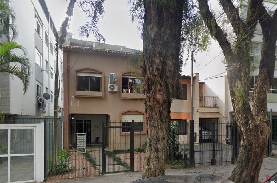 Apartamento térreo no bairro Petrópolis de 1 dormitório e pátio