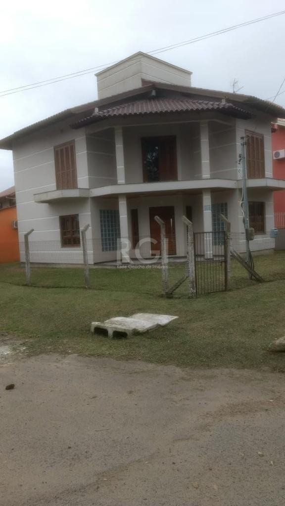 Casa à venda com 3 quartos, 181m² - Foto 1