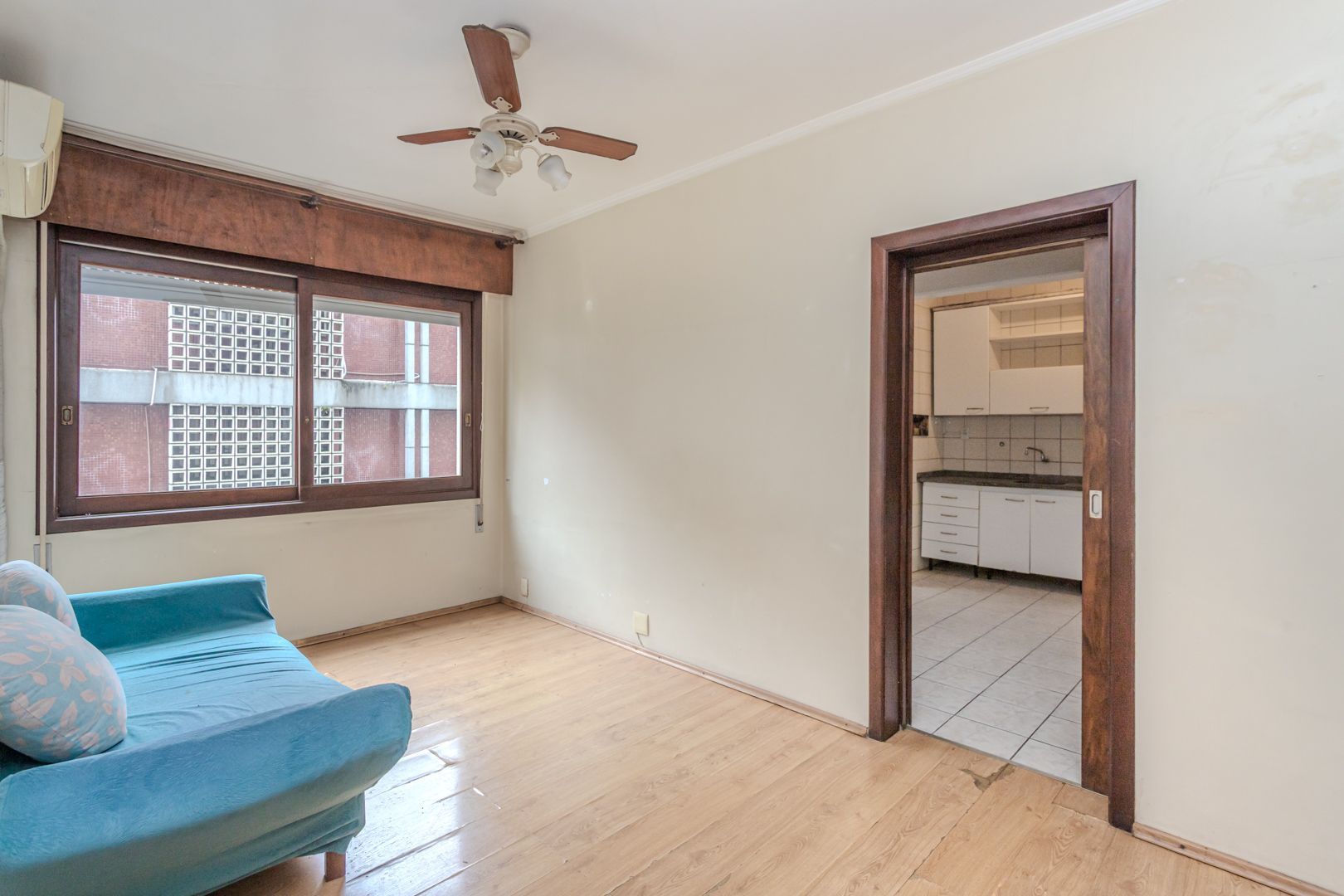 Apartamento no Centro de 2 dormitórios DESOCUPADO