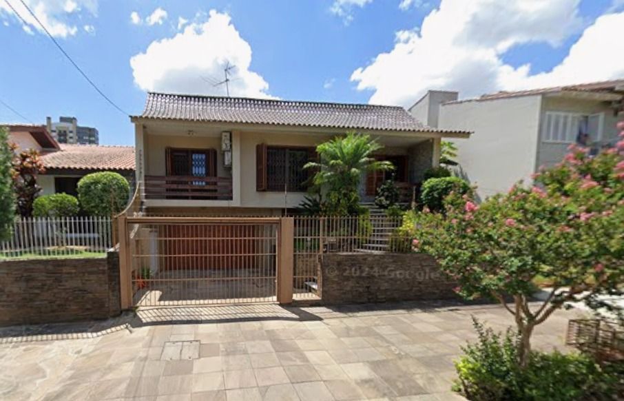 Casa, 3 dormitórios no bairro Jardim Planalto em Porto Alegre para Comprar