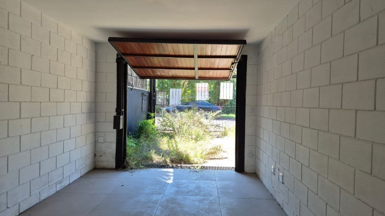 Apresentamos esta excelente casa no bairro Jardim Itu, em Porto Alegre, com 175m² privativos, perfeita para quem busca amplitude, conforto e qualidade de vida em uma região tranquila e valorizada.