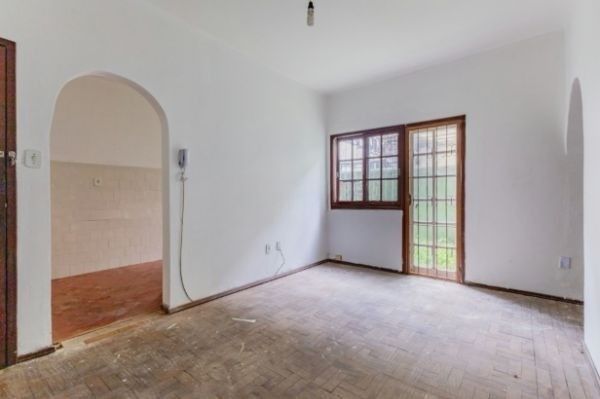 Apartamento no Partenon térreo de 2 dormitórios e 2 pátios DESOCUPADO — foto 2