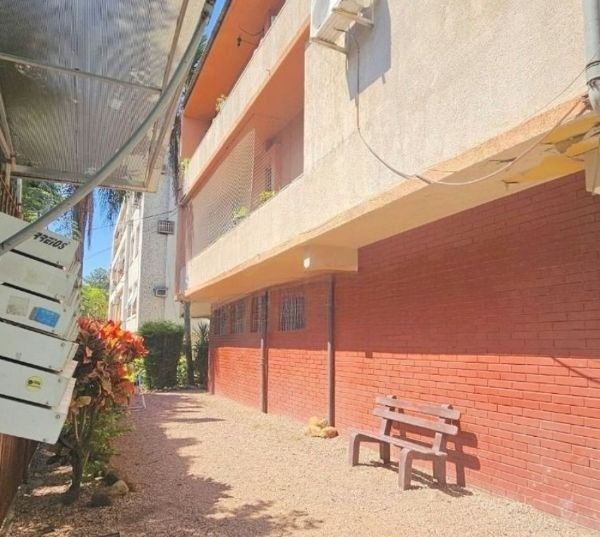 Apartamento no Menino Deus de 1 dormitório DESOCUPADO