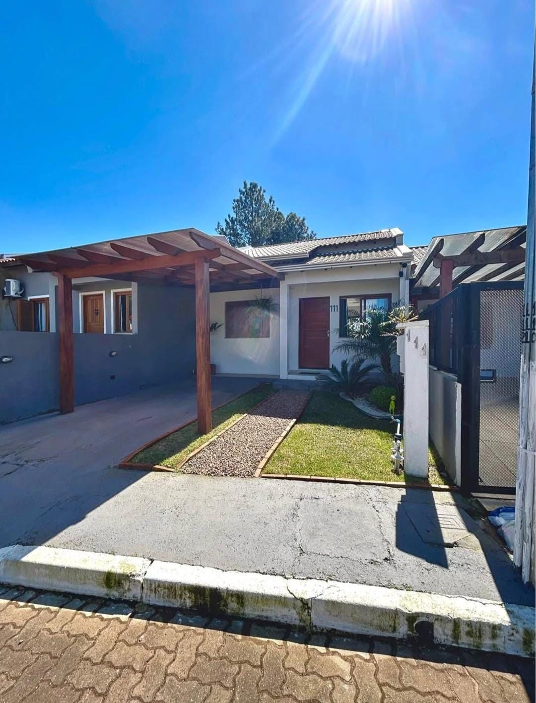 Casa 2 dormitórios no bairro Sítio Paquetá (Itacolomi)