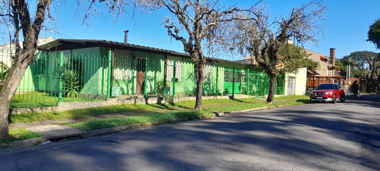 Casa 4 dormitórios no bairro Rubem Berta