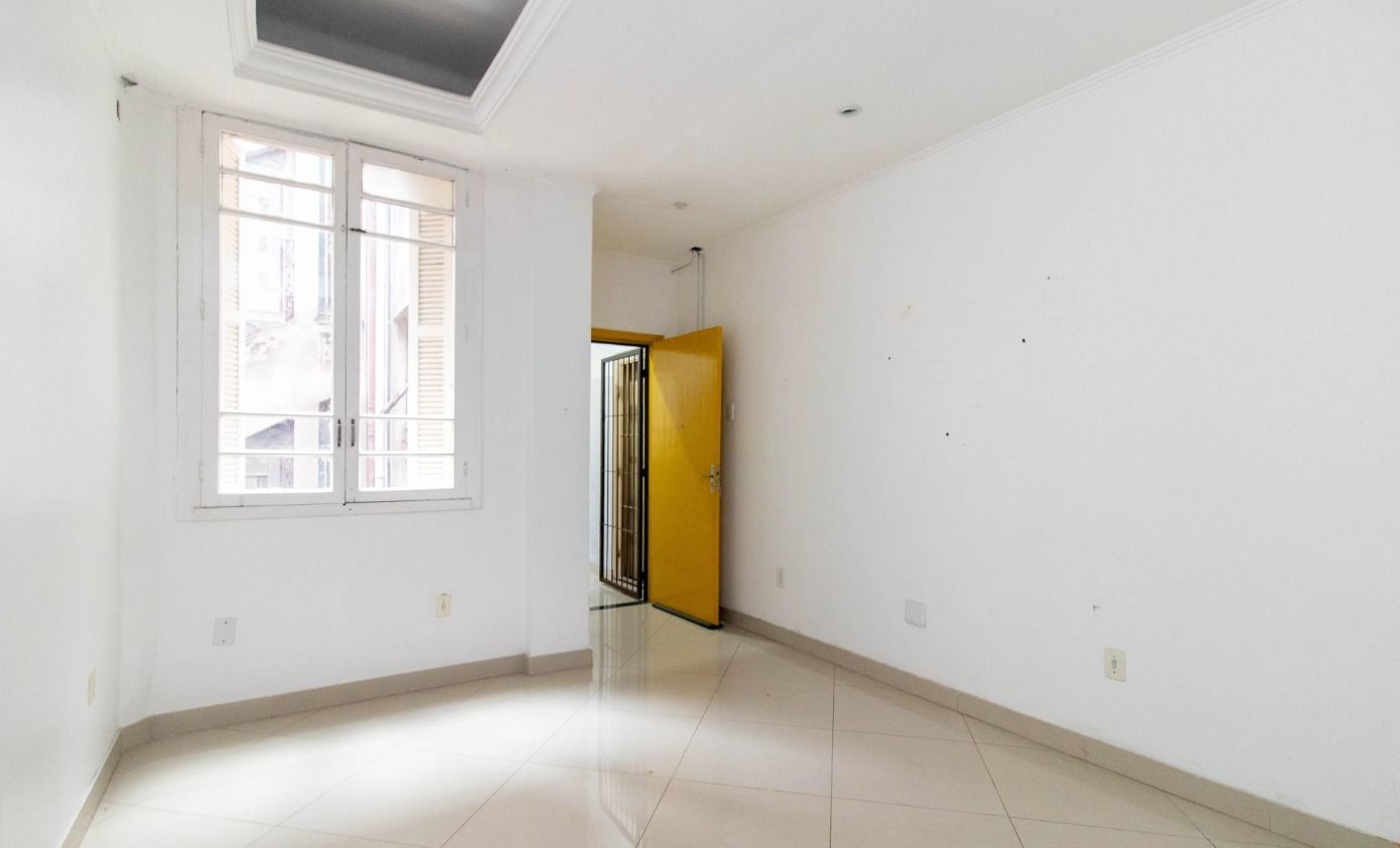 Apartamento no Centro com 121m² DESOCUPADO