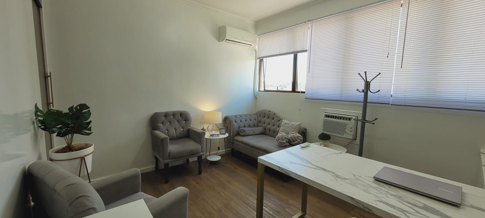 Sala Comercial 1 dormitório no bairro Cavalhada