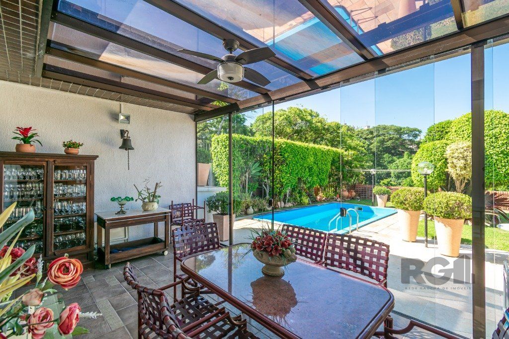 Casa de Condomínio à venda com 230m², 3 quartos, 1 suíte, 2 vagas no bairro Santa Tereza em Porto Alegre