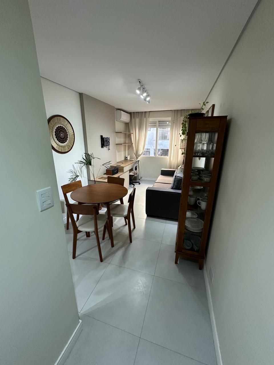 APTO 01 DORMITÓRIO TODO MOBILIADO REFORMADO, 01 VAGA DE GARAGEM