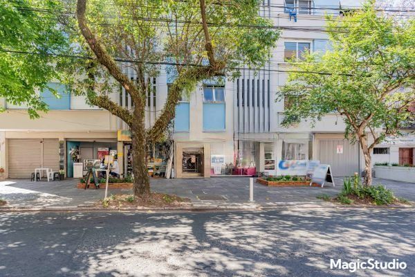 Apto de 2 dormitórios com garagem, arejado e ensolarado, próximo ao Bourbon Ipiranga