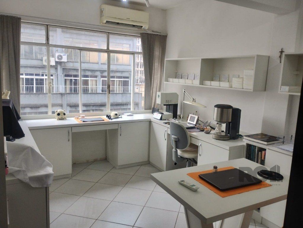 Sala Comercial à venda com 31m² no bairro Centro Histórico em Porto Alegre