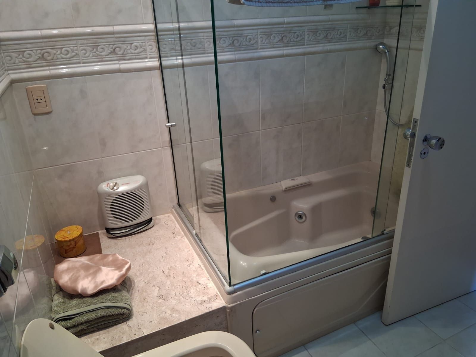 Apartamento à venda com 217m², 3 quartos, 1 suíte, 2 vagas no bairro Independência em Porto Alegre