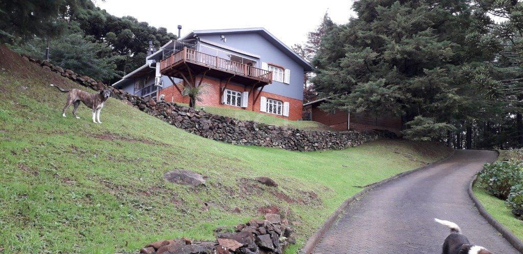 Sítio para Venda - 230m², 3 dormitórios, sendo 1 suites, 4 vagas - Centro