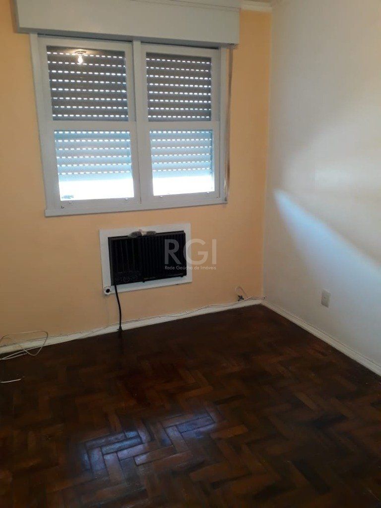 Apartamento à venda com 62m², 3 quartos, 1 vaga no bairro Camaquã em Porto Alegre