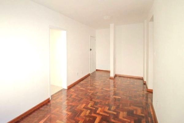 Apartamento no Jardim Leopoldina de 2 dormitórios reformado DESOCUPADO — foto 3
