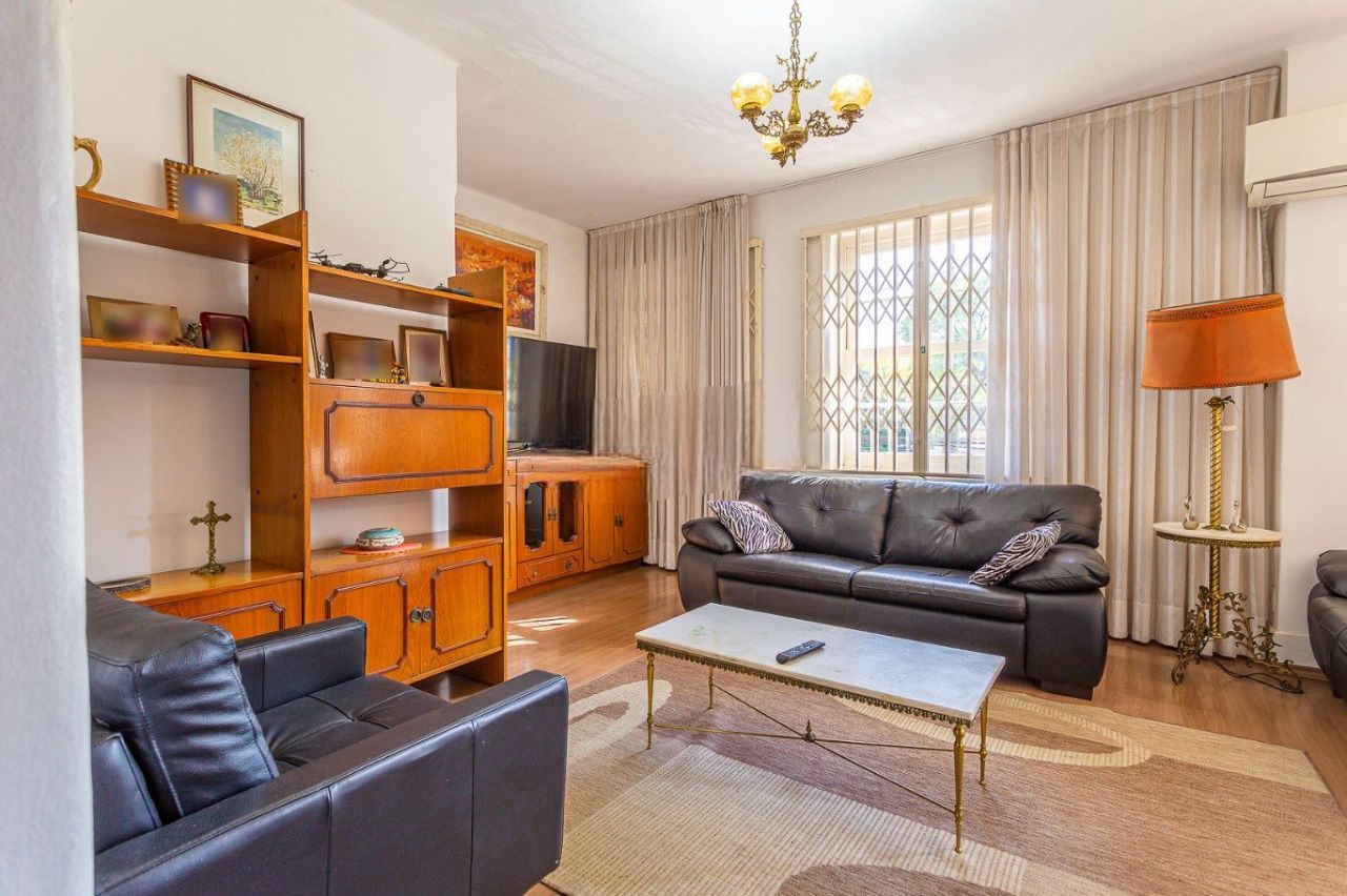 Sobrado 4 dormitórios no bairro Farroupilha