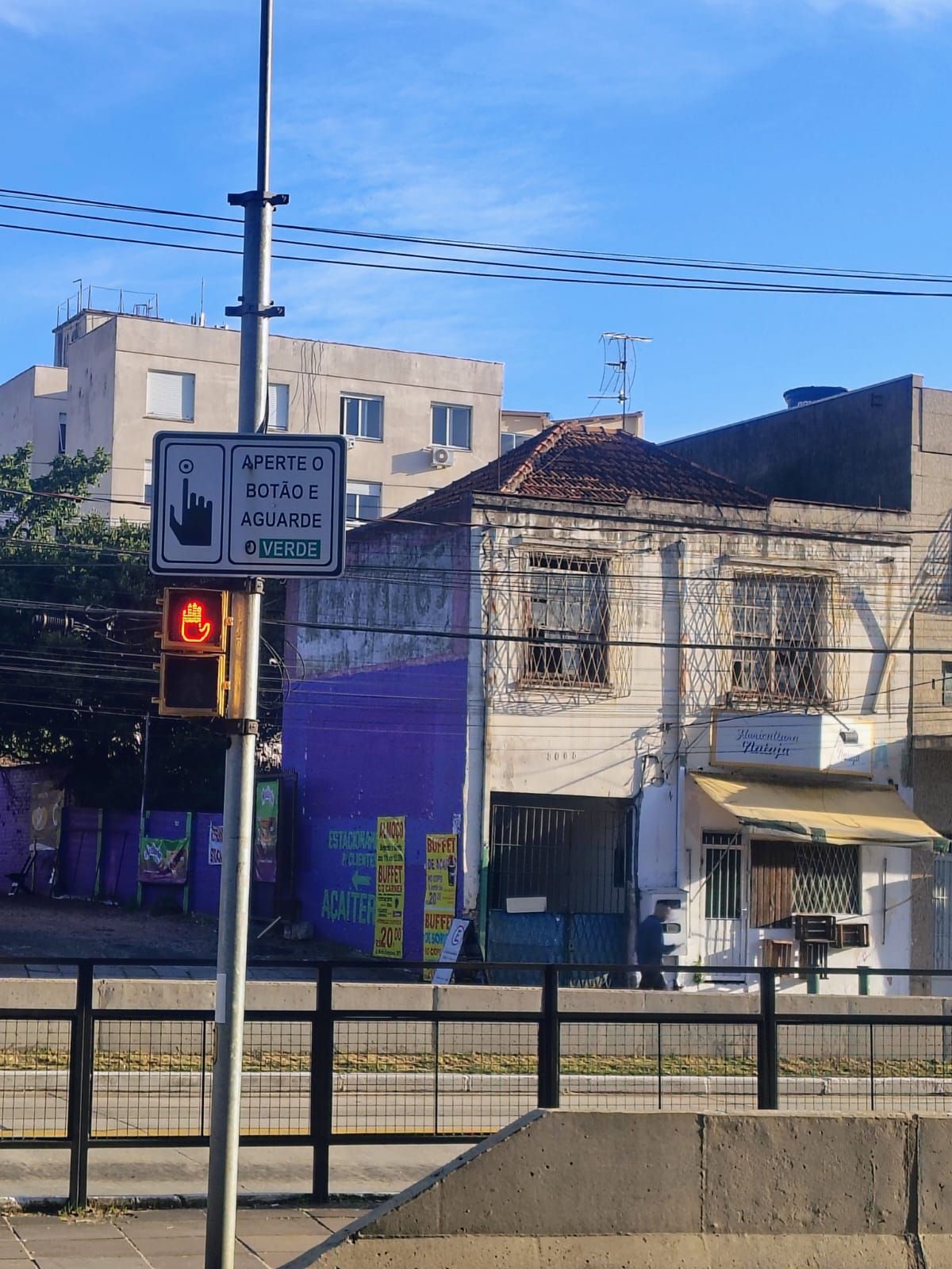 Casa à venda com 3 quartos, 89m² - Foto 2