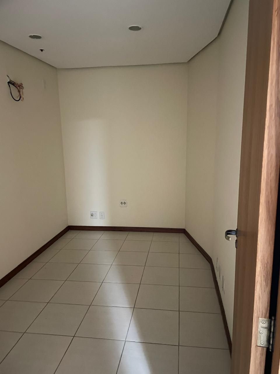 Conjunto comercial no bairro Floresta com terraço privativo DESOCUPADO