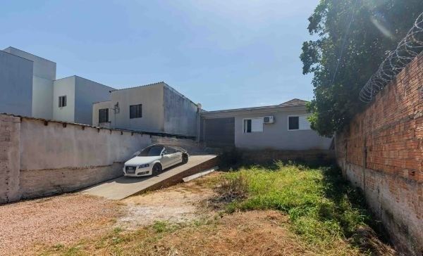 Casa no bairro Jardim Carvalho de 2 dormitórios e amplo pátio