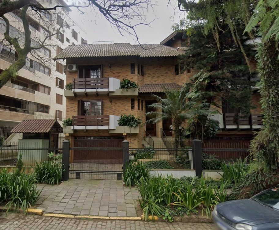 Casa sobrado no bairro Bela Vista de 3 dormitórios e 3 vagas DESOCUPADA