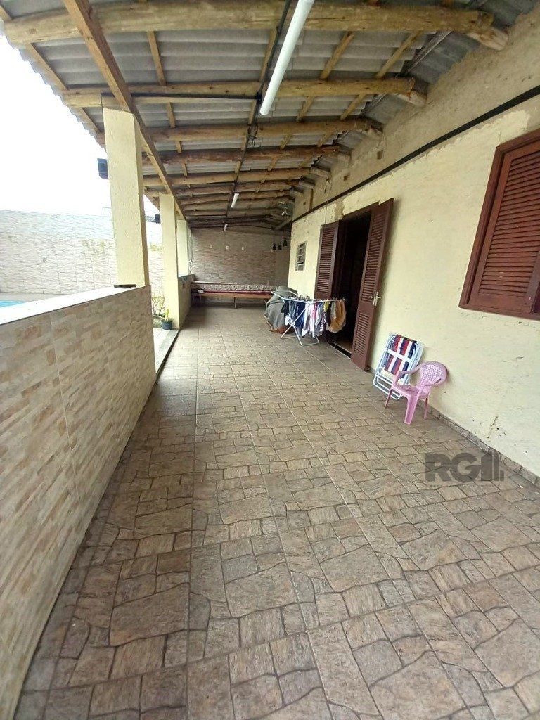 Casa à venda com 3 quartos, 89m² - Foto 1
