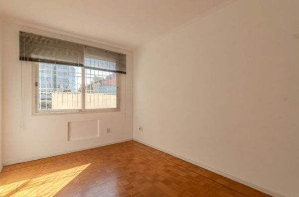 Apartamento no bairro Floresta de 1 dormitório DESOCUPADO — foto 2