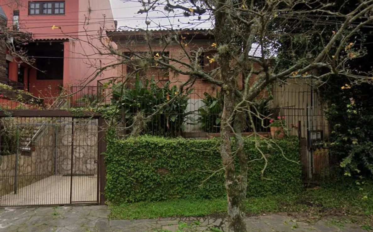 Casa no Jardim Botânico de 2 dormitórios 1 vaga e amplo terreno