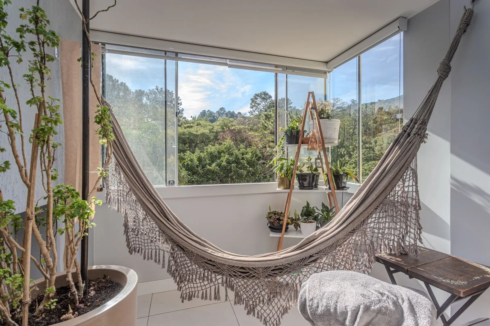 Apartamento com 160m², 3 dormitórios no bairro Nonoai em Porto Alegre para Comprar
