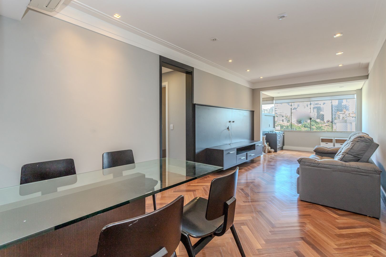 Apartamento impecável, finamente decorado, entrar e morar!