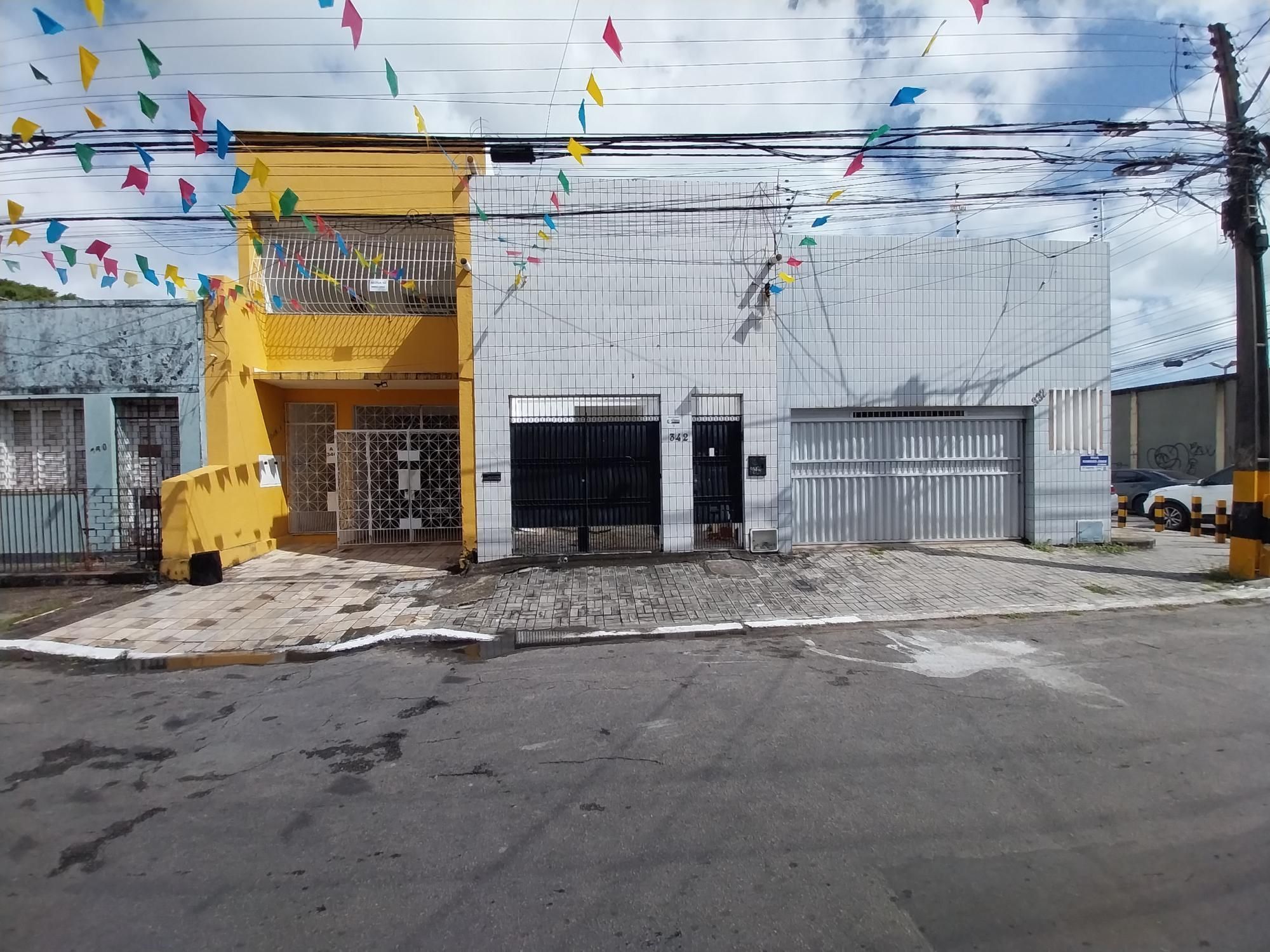 Casa para alugar com 4 quartos, 250m² - Foto 1