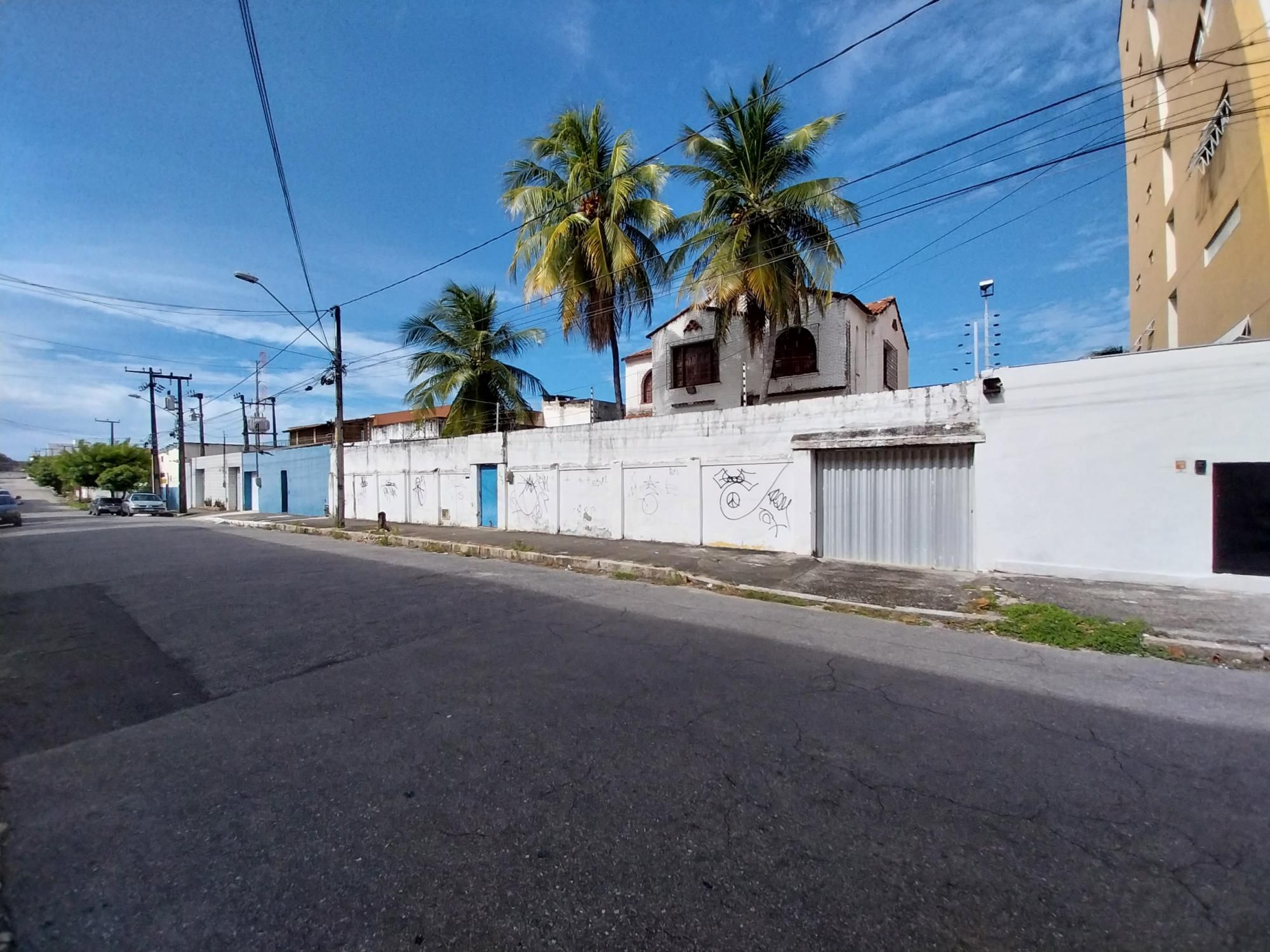 Casa à venda com 7 quartos, 256m² - Foto 4