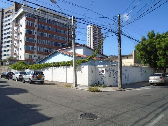 Casa à venda com 5 quartos, 594m² - Foto 2