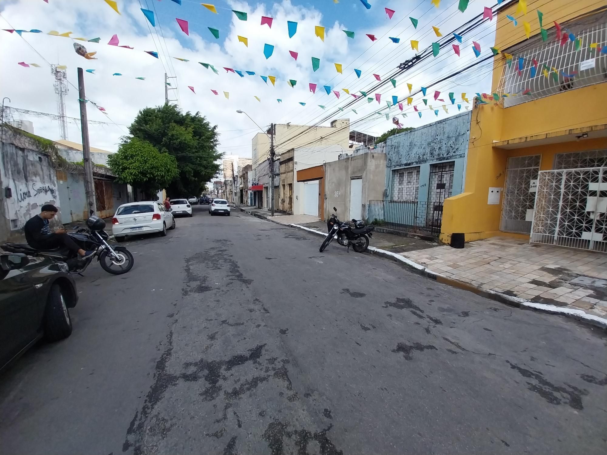 Casa para alugar com 4 quartos, 250m² - Foto 2