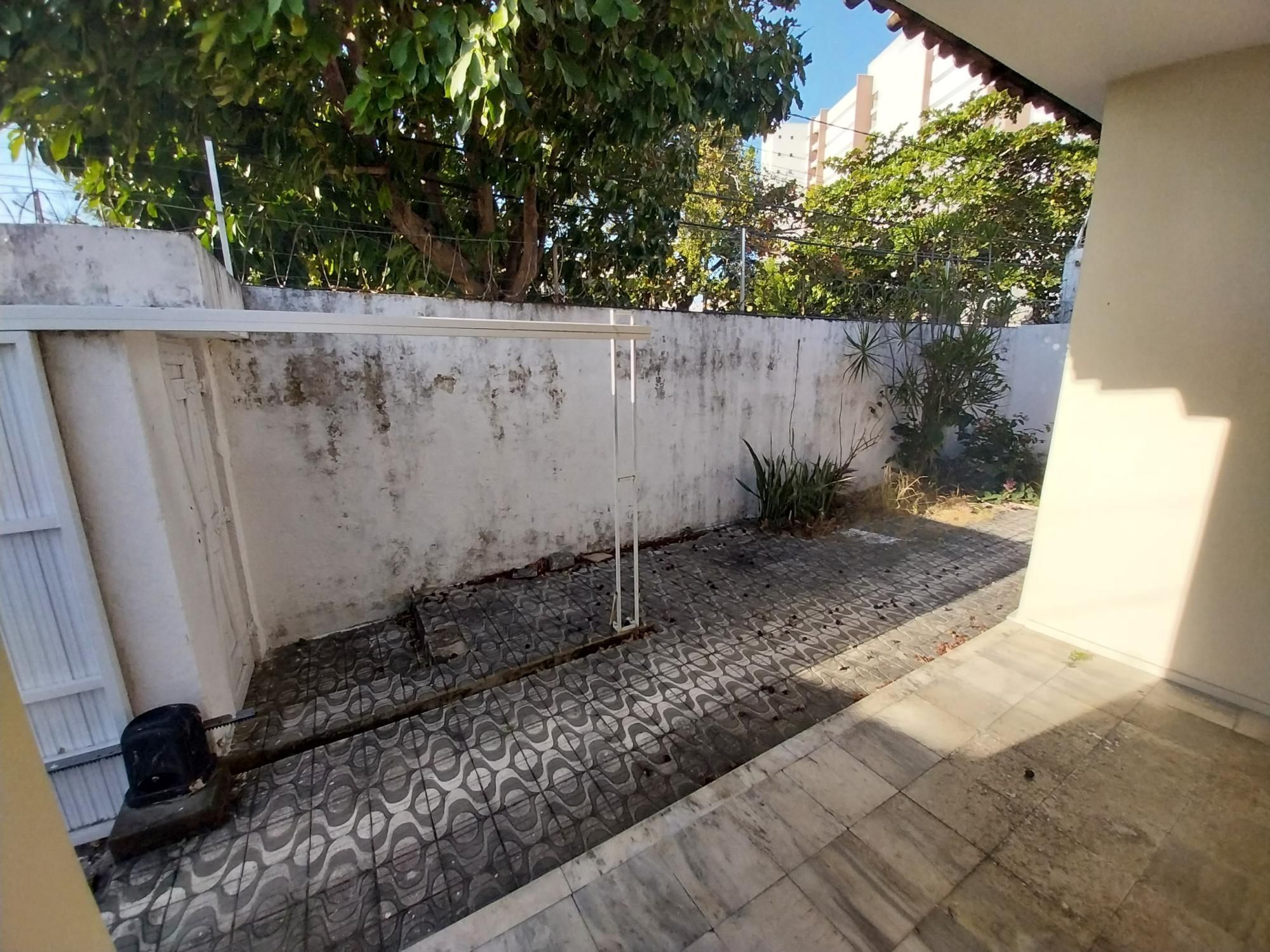 Casa à venda com 4 quartos, 400m² - Foto 4