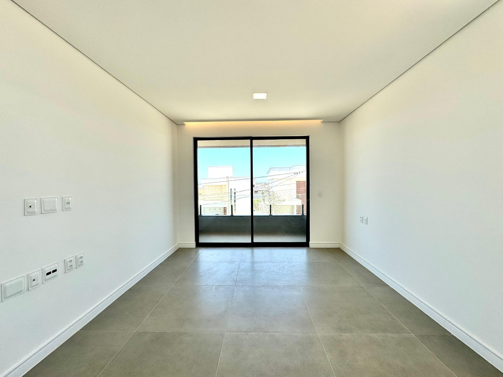 (ca8226) uma casa localizada no alphaville medindo 330m².