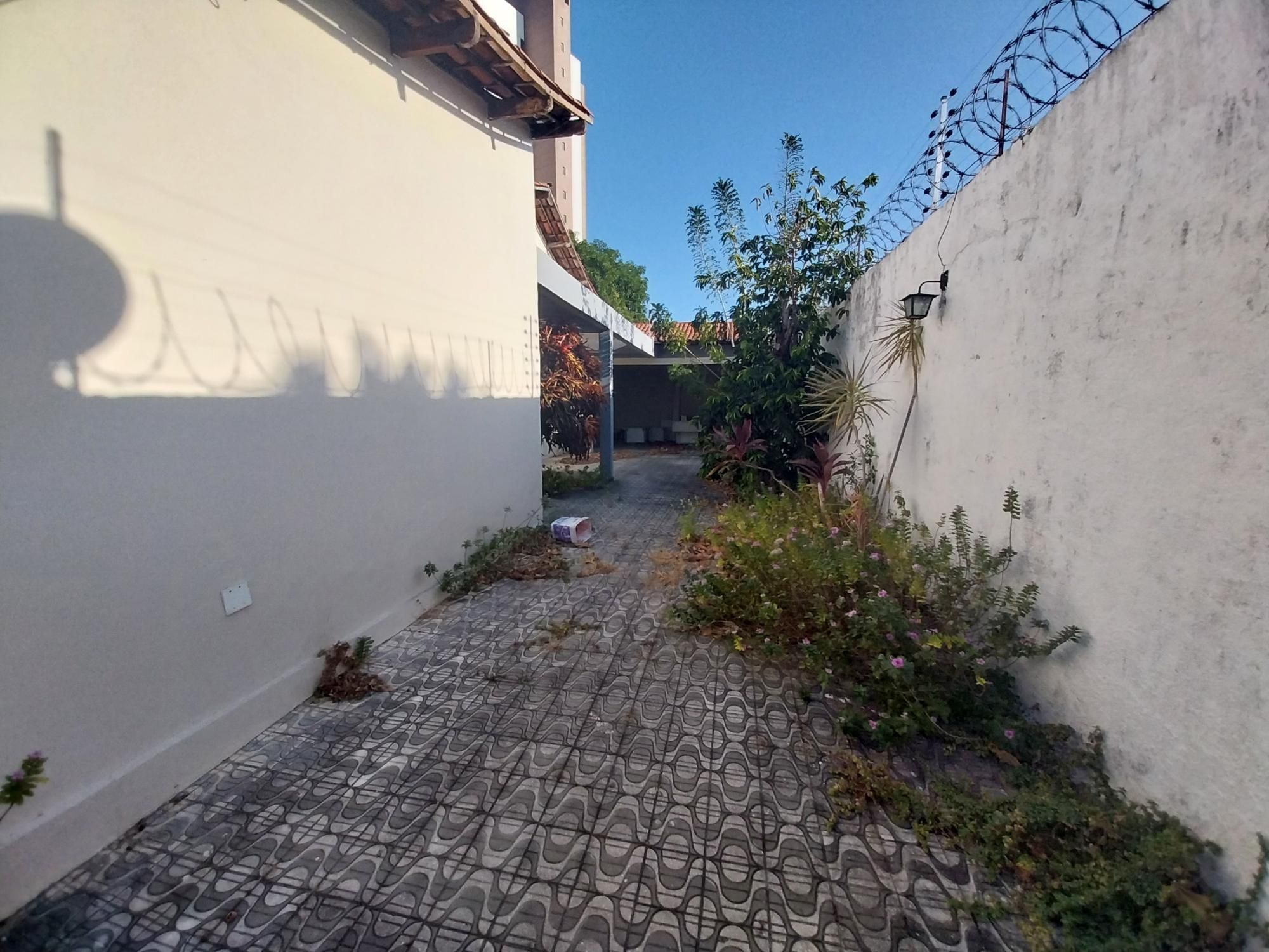 Casa à venda com 4 quartos, 400m² - Foto 3