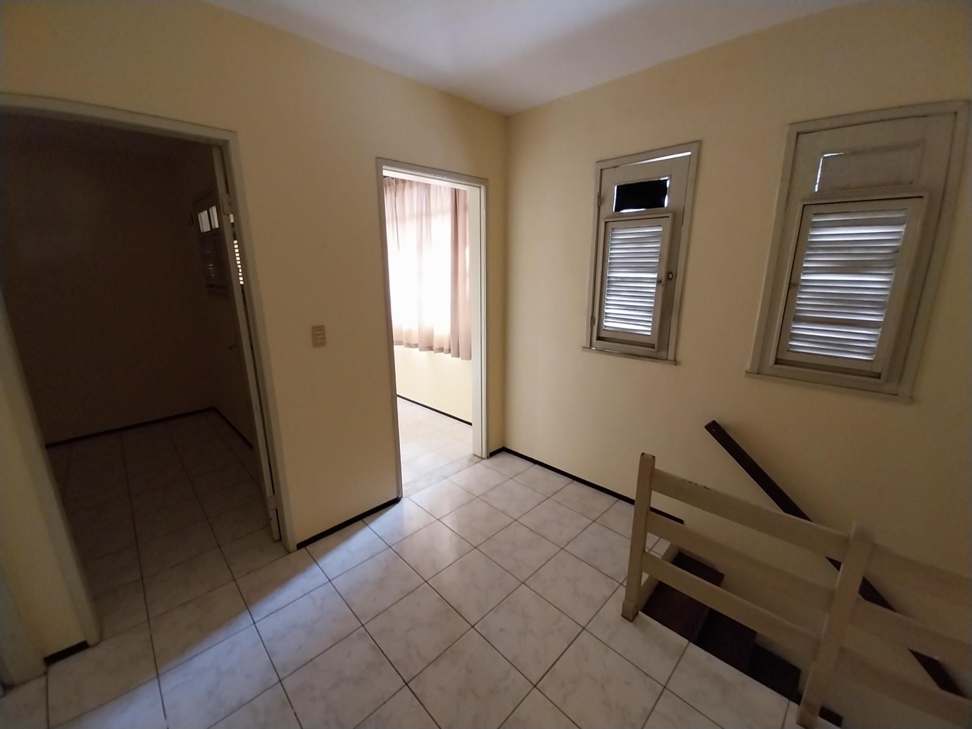 Casa Comercial à venda com 5 quartos, 241m² - Foto 19