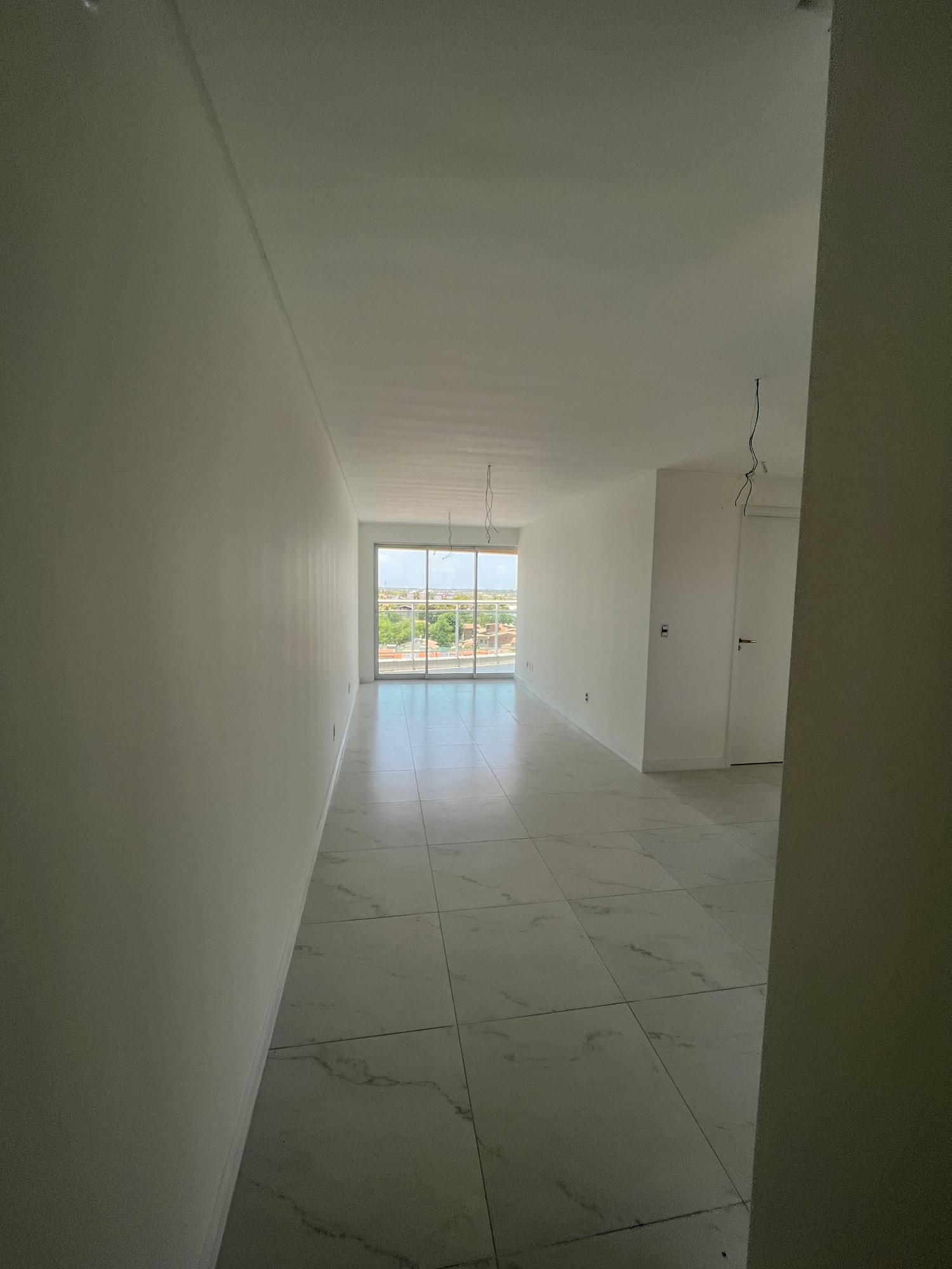 Apartamento à venda com 2 quartos, 70m² - Foto 3