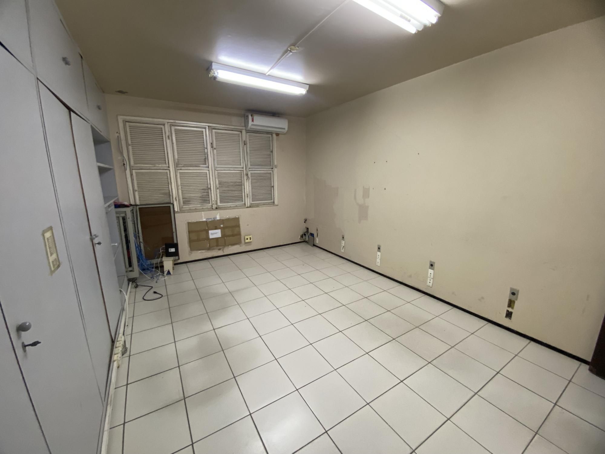 Loja-Salão para alugar com 11 quartos, 390m² - Foto 37