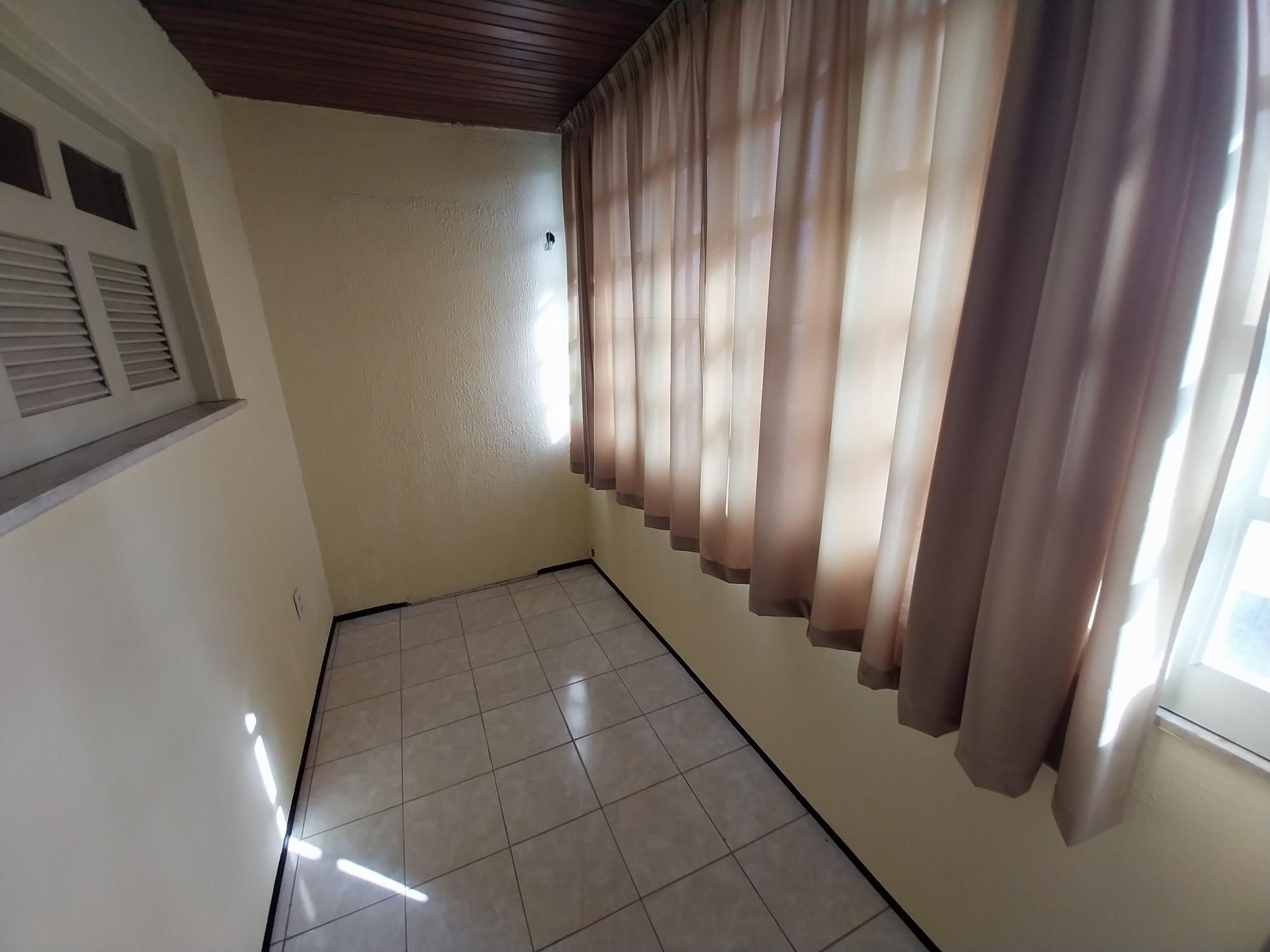 Casa Comercial à venda com 5 quartos, 241m² - Foto 21