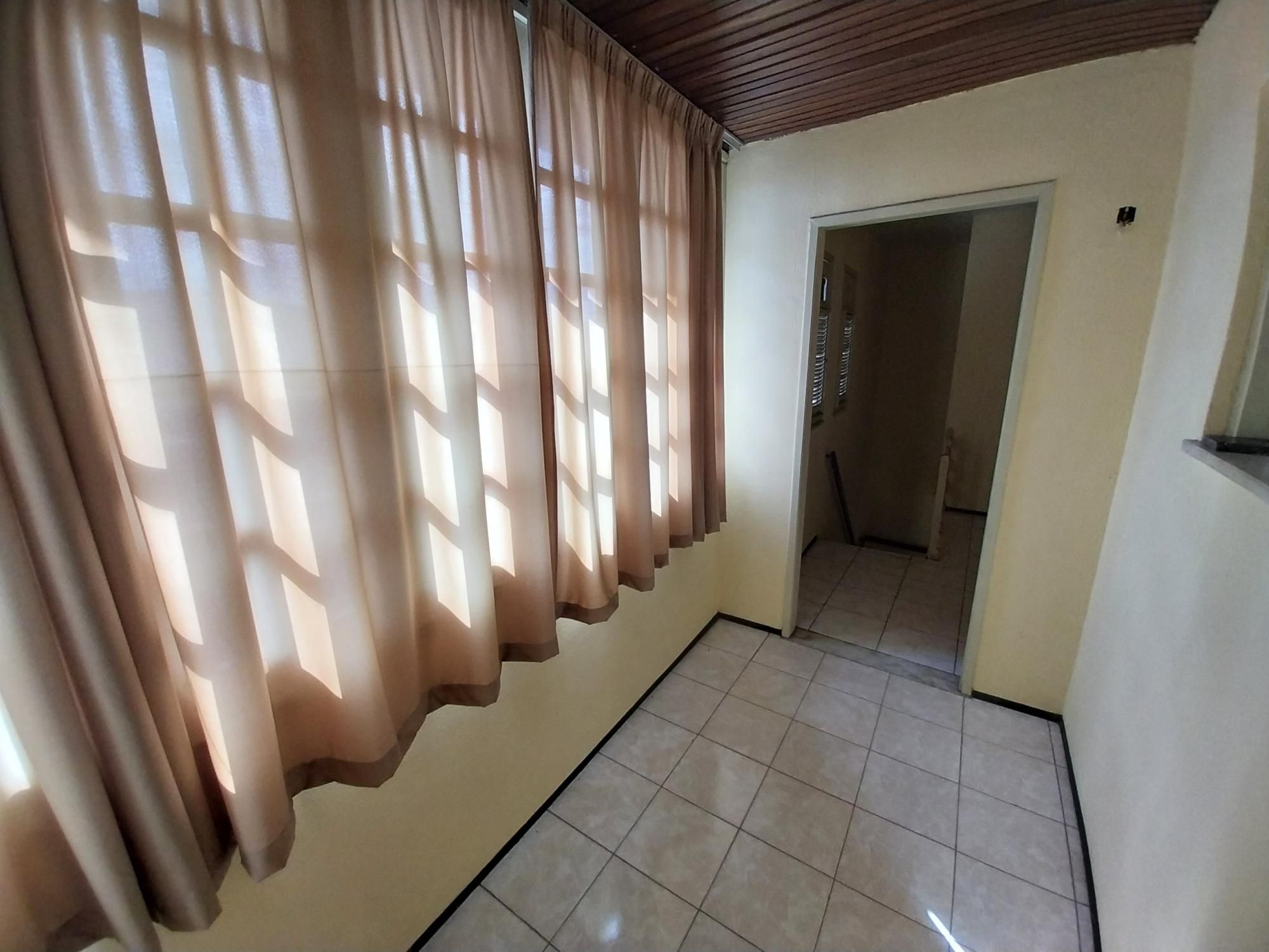 Casa Comercial à venda com 5 quartos, 241m² - Foto 22