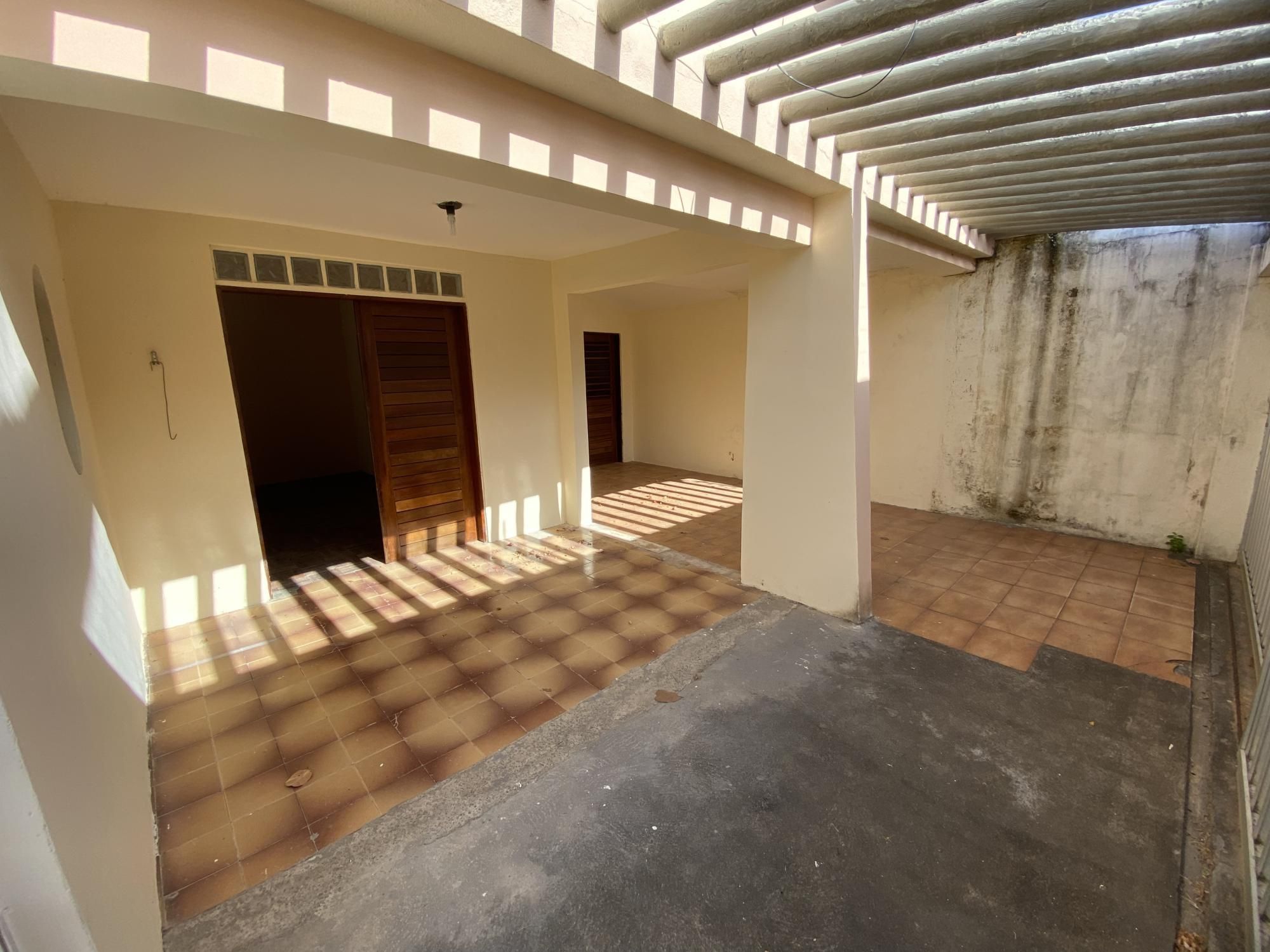 Casa à venda com 4 quartos, 149m² - Foto 2