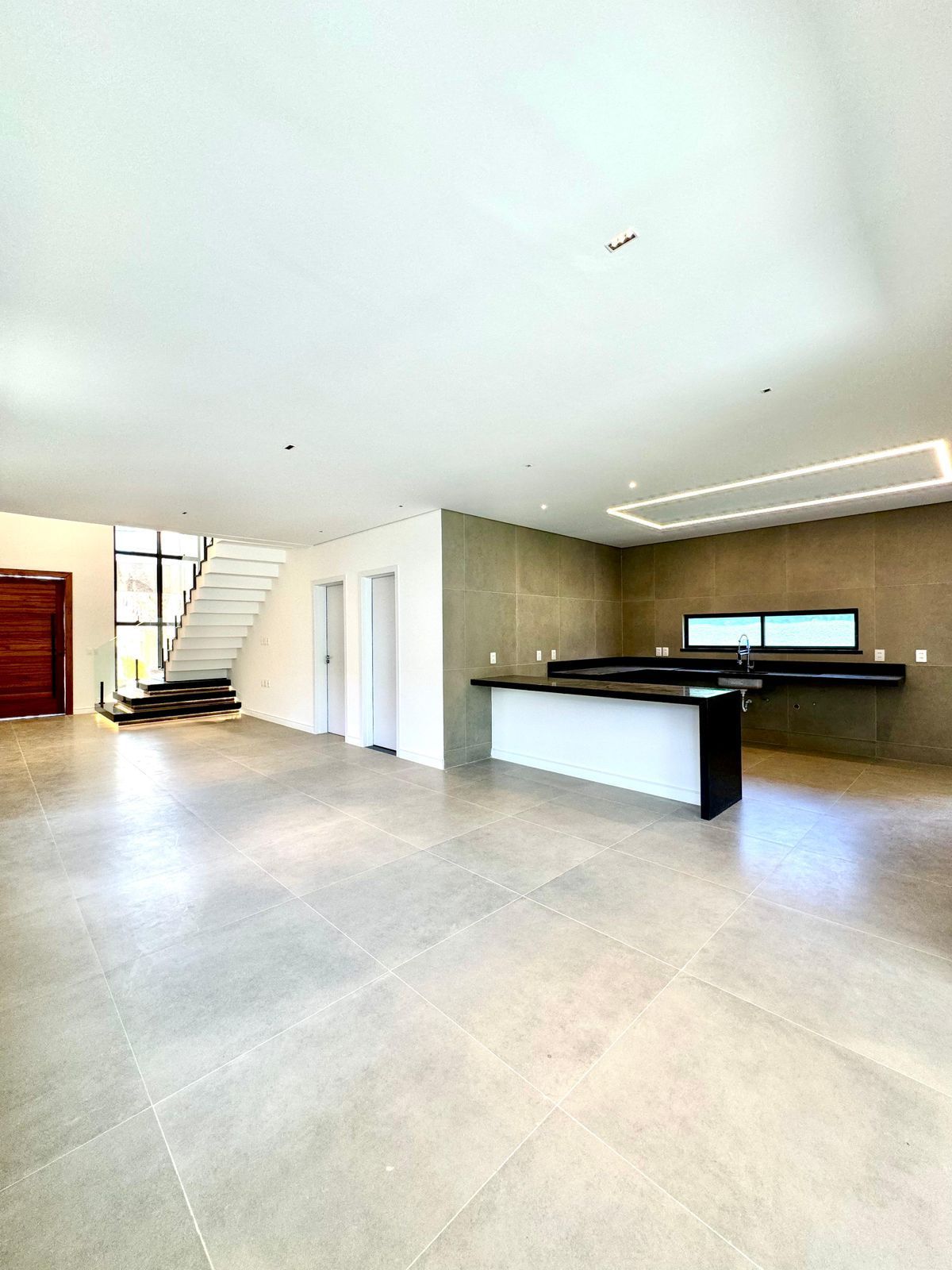 (ca8226) uma casa localizada no alphaville medindo 330m².